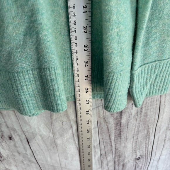 J. Crew Mint Green Crew Neck Long Sleeve Preppy Pastel Easter Sweater Small - Picture 6 of 6